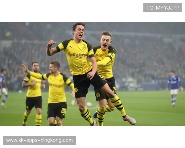 拜仁锋线互相牵扯创造空间，攻势不减：前场协作透视